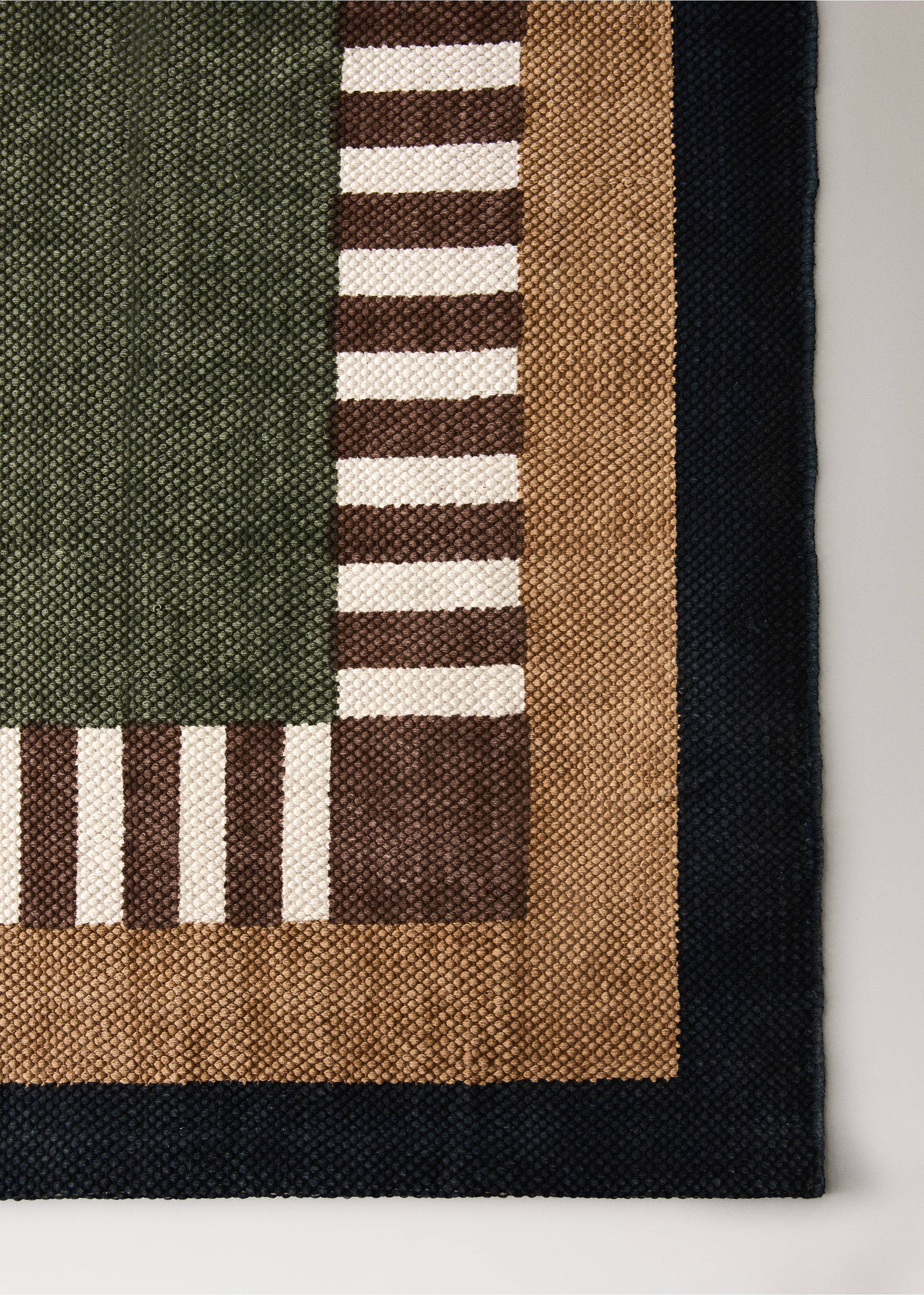 Geometric print rug 70x200cm - Details of the article 2, Forest Green. Ref: 37013289-00.