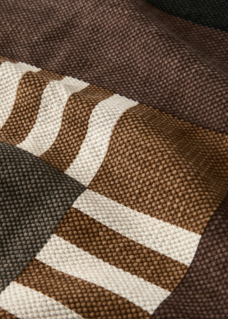 Small geometric patterned rug — Light/Pastel Brown