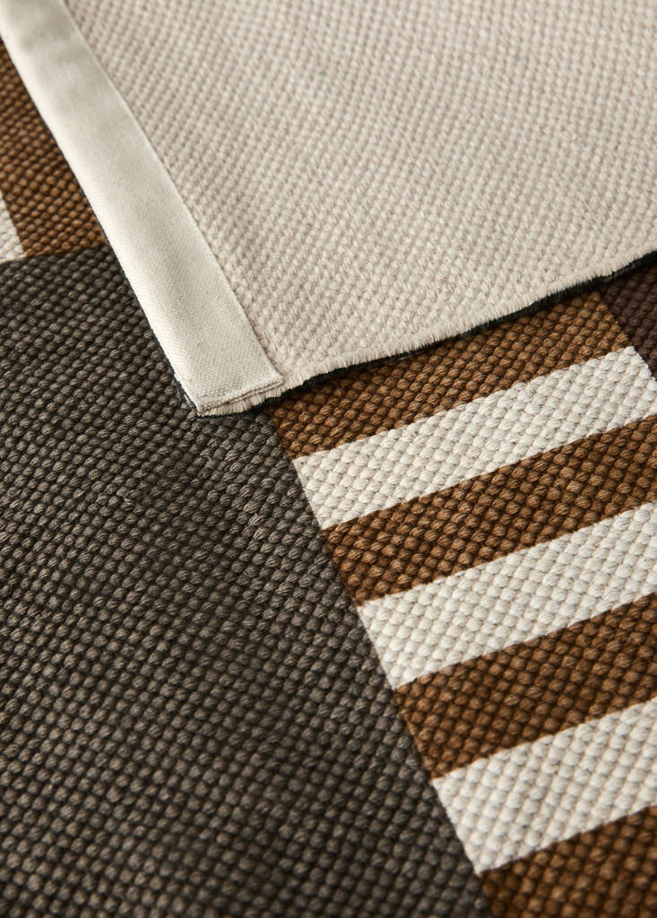 Small geometric patterned rug — Light/Pastel Brown