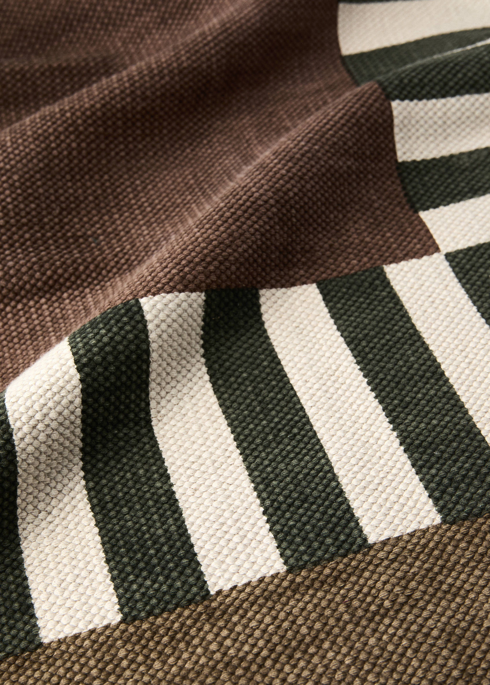 Geometric patterned rug 200x300cm - Details of the article 1