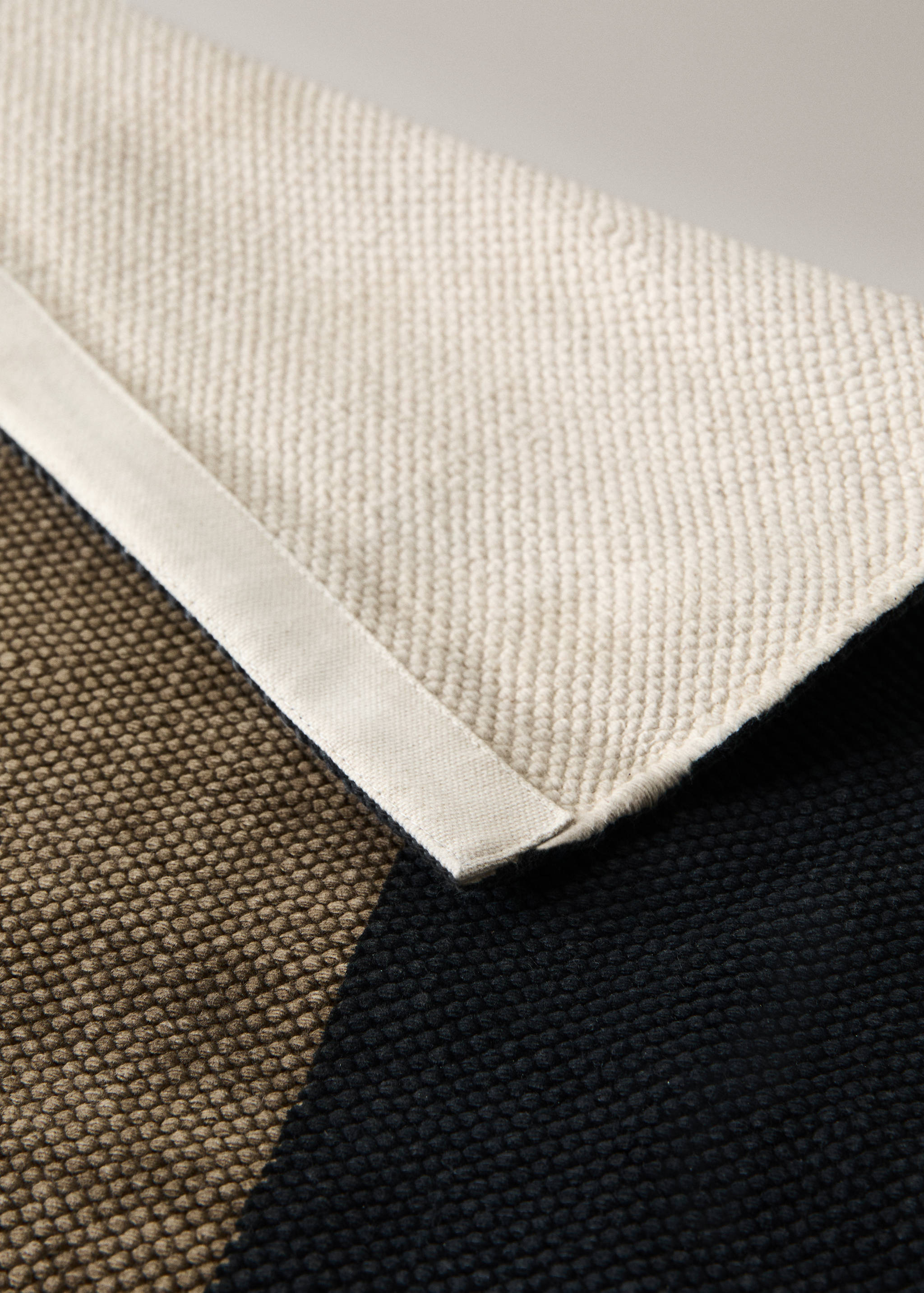 Geometric patterned rug 200x300cm - Details of the article 3