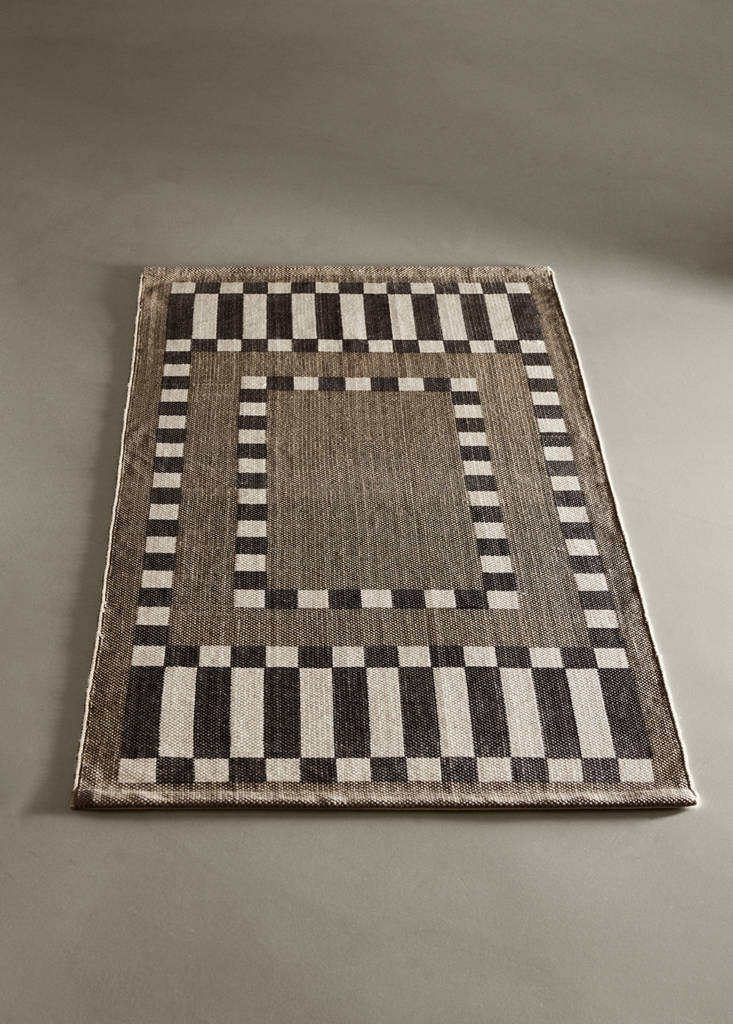 Small geometric patterned rug — Chocolate