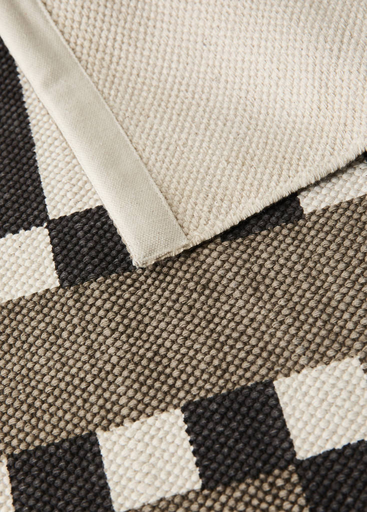 Small geometric patterned rug — Chocolate