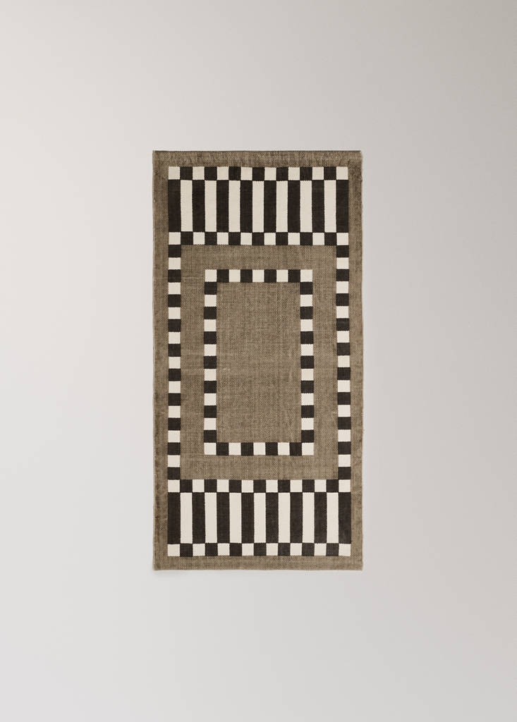 Small geometric patterned rug — Chocolate