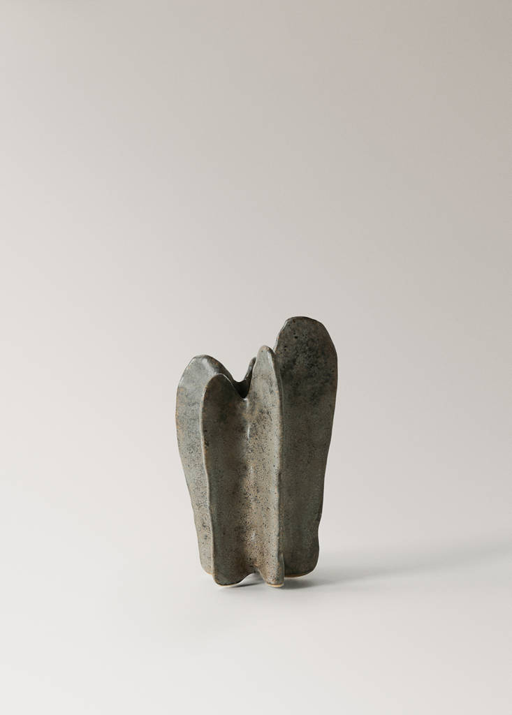 Organic stoneware bud vase — Brown