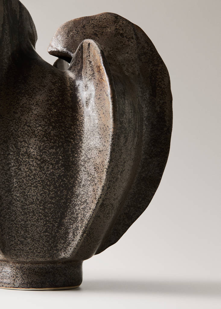 Low organic earthenware vase — Brown
