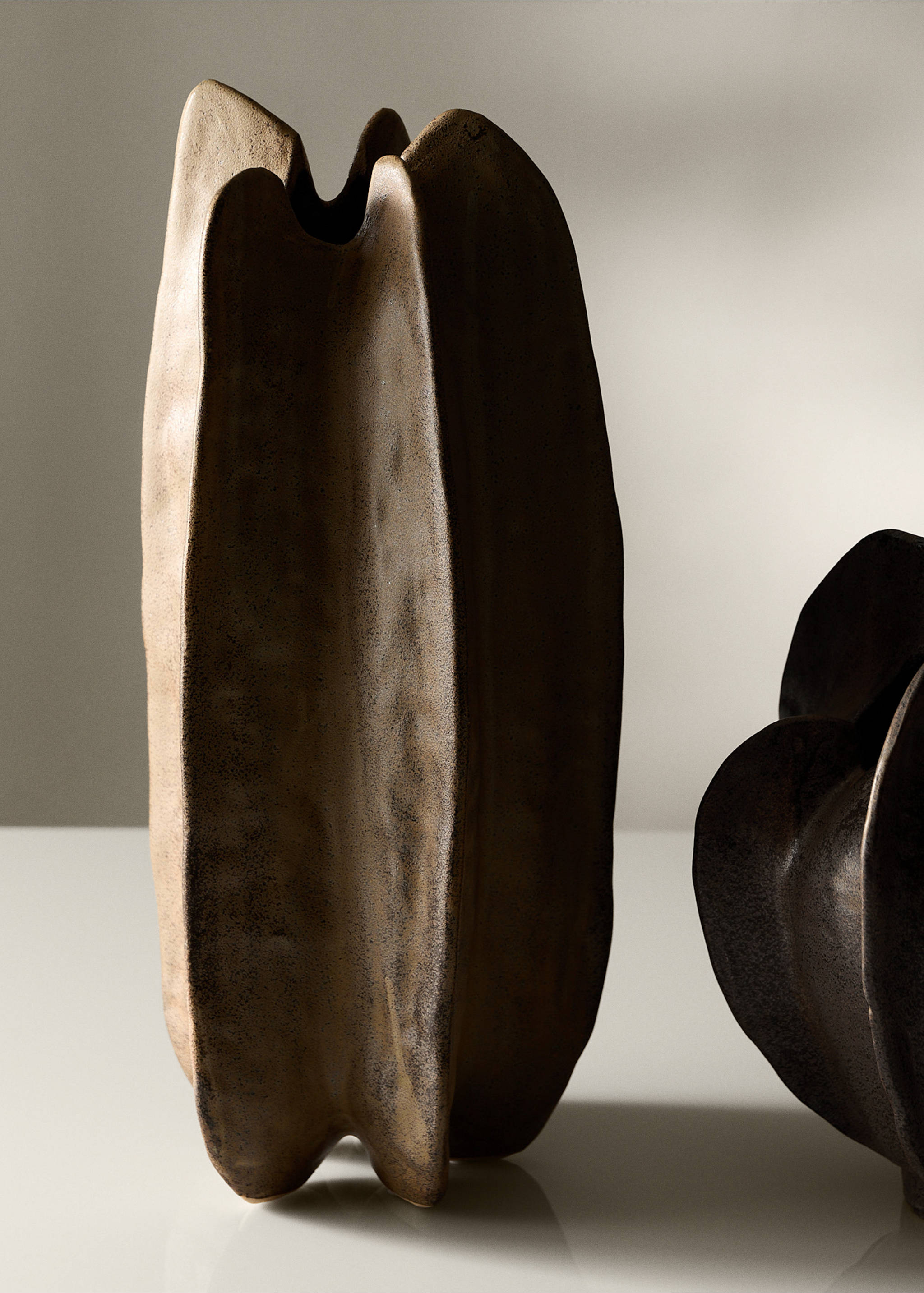 Tall organic stoneware vase - General plane, Brown. Ref: 37013295-00.