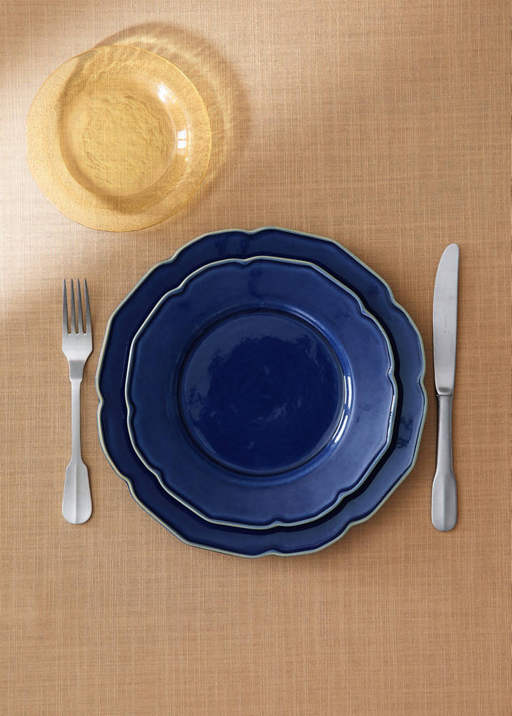 Stoneware dessert plate with wavy design — Vibrant blue