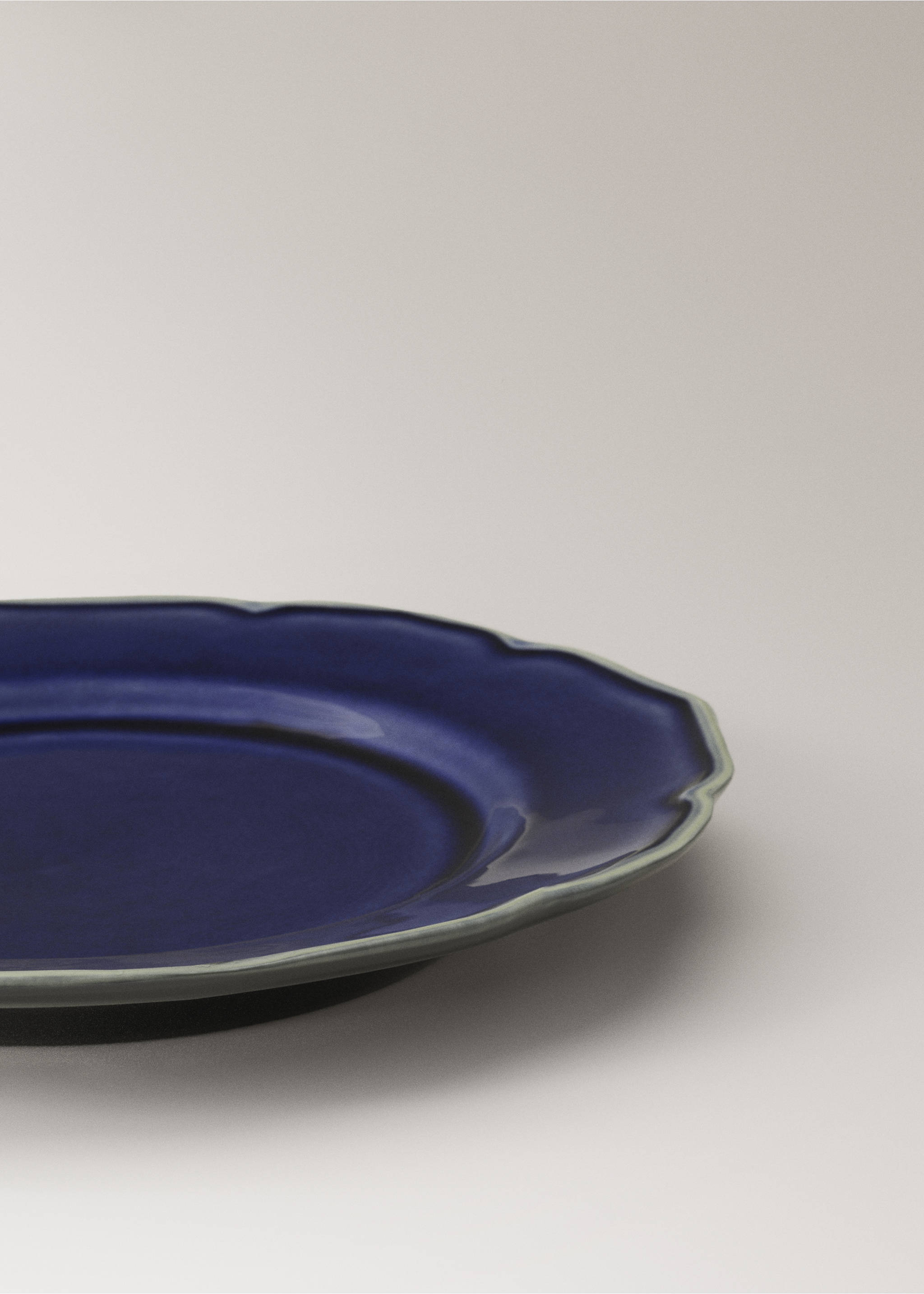 Dessertteller aus Steingut mit Wellen - Detail des Artikels 1, Elektrischblau. Ref: 37013311-00.