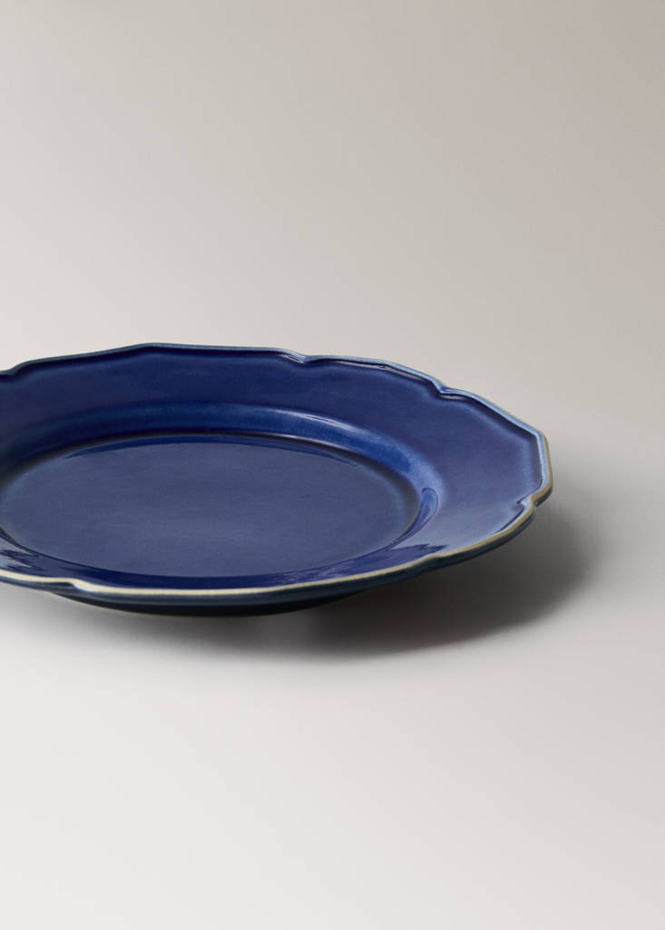 Stoneware dessert plate with wavy design — Vibrant blue