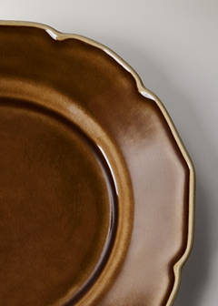 Stoneware dessert plate with wavy design — Leather 2