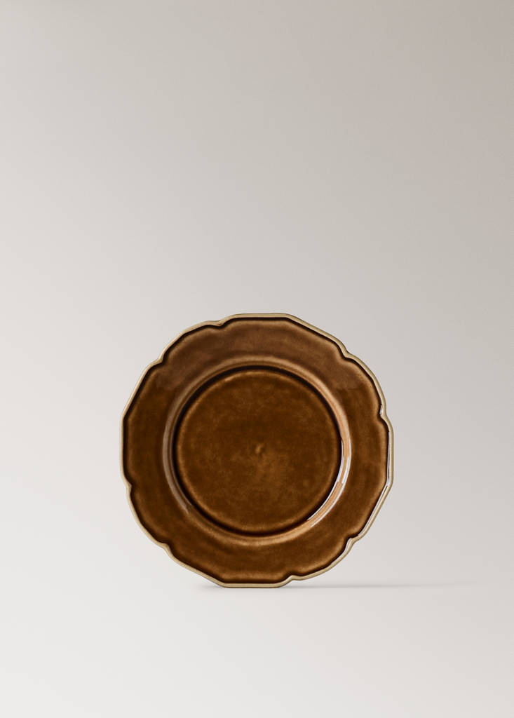 Stoneware dessert plate with wavy design — Leather