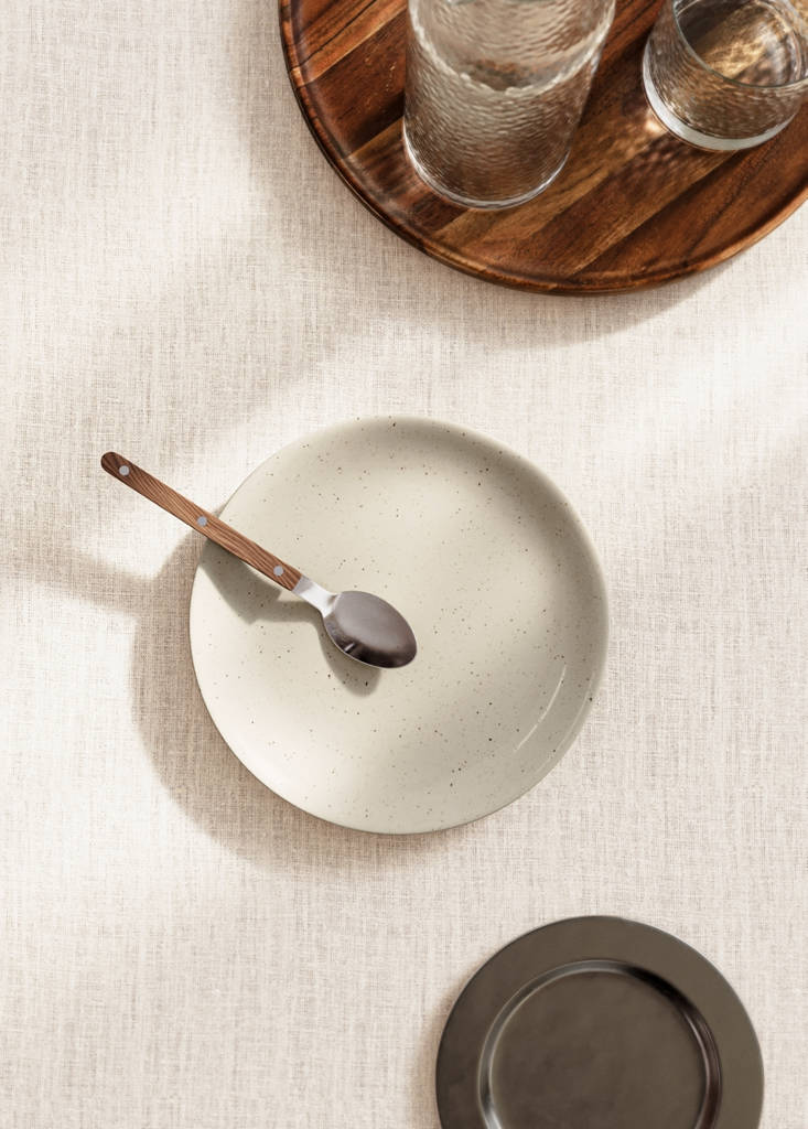 Stoneware dessert plate with spots — Off White