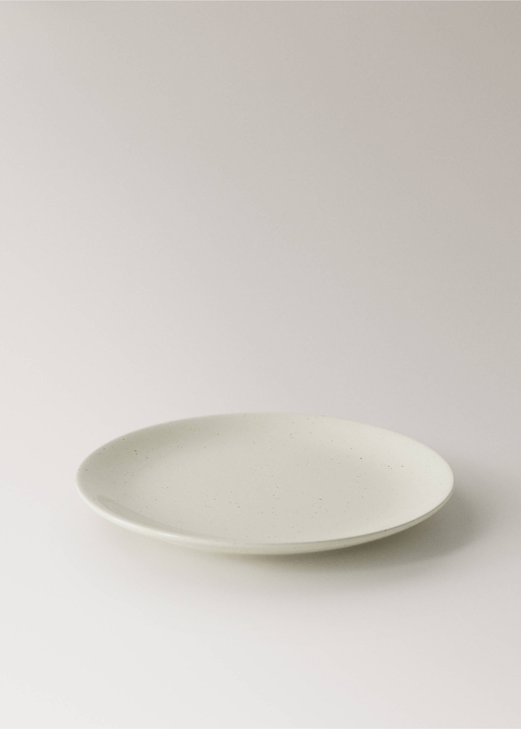 Stoneware dessert plate with spots - Details of the article 1, Off White. Ref: 37013312-00.