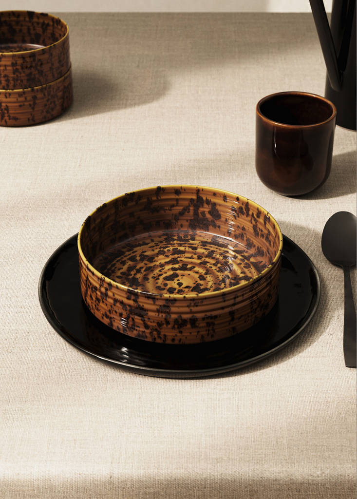 Medium reactive stoneware bowl — Brown