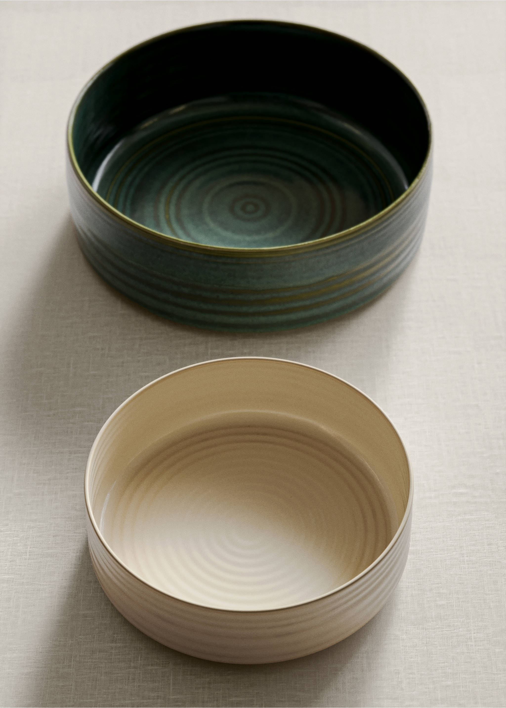 Medium reactive stoneware bowl - General plane