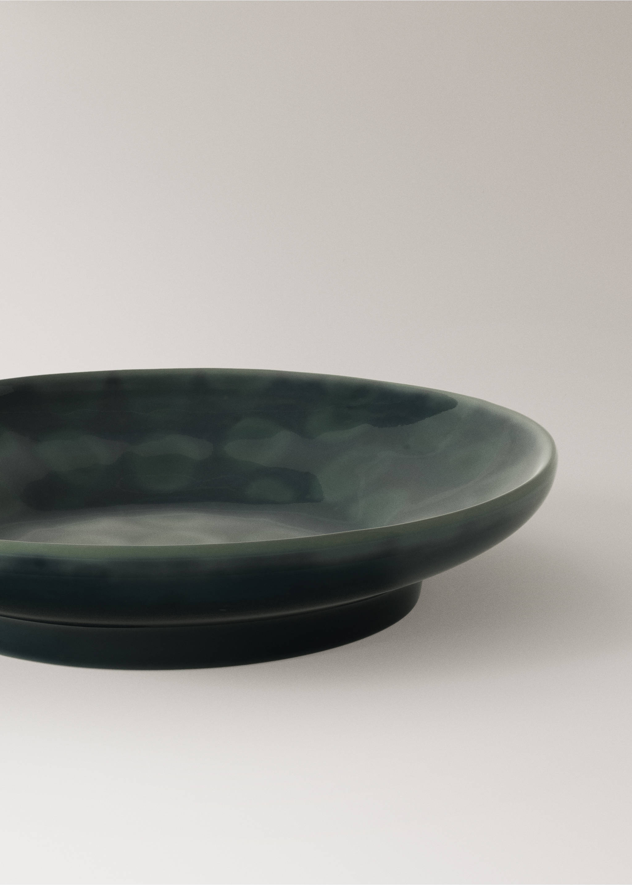 Assiette creuse en grès avec cercles - Détail de l'article 1, Bleu pétrole. Ref: 37013315-00.