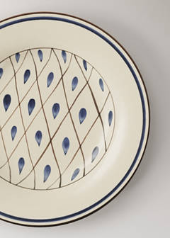 Stoneware dessert plate with hand-painted design — Vibrant blue 3