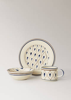 Stoneware dessert plate with hand-painted design — Vibrant blue 4