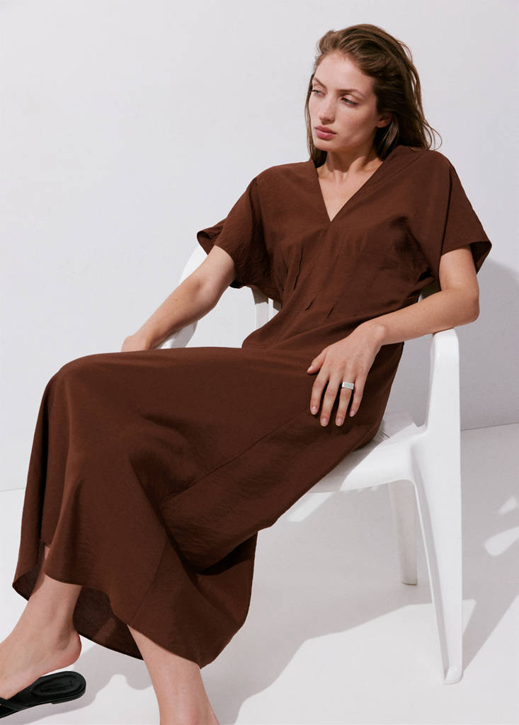 Ruched V-neck dress — Chocolate