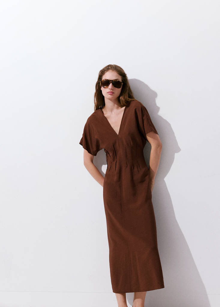 Ruched V-neck dress — Chocolate