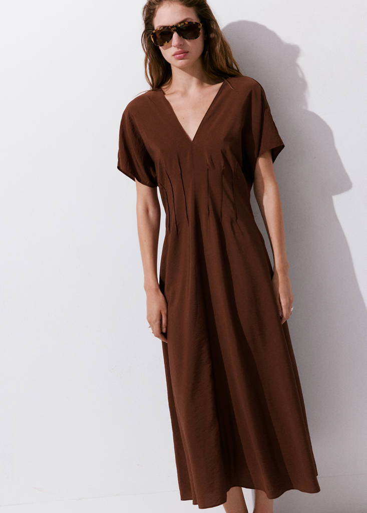 Ruched V-neck dress — Chocolate