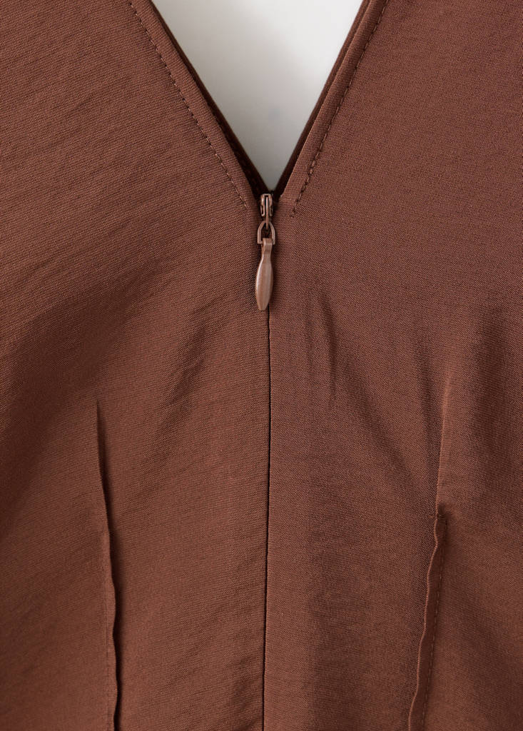 Ruched V-neck dress — Chocolate