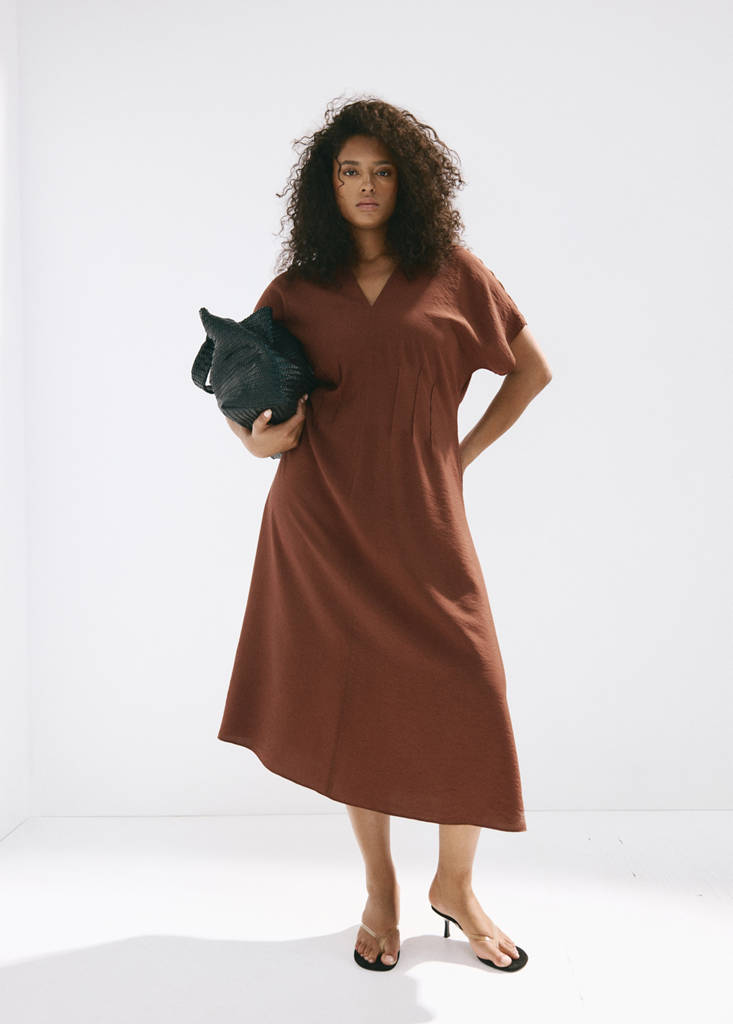 Ruched V-neck dress — Chocolate