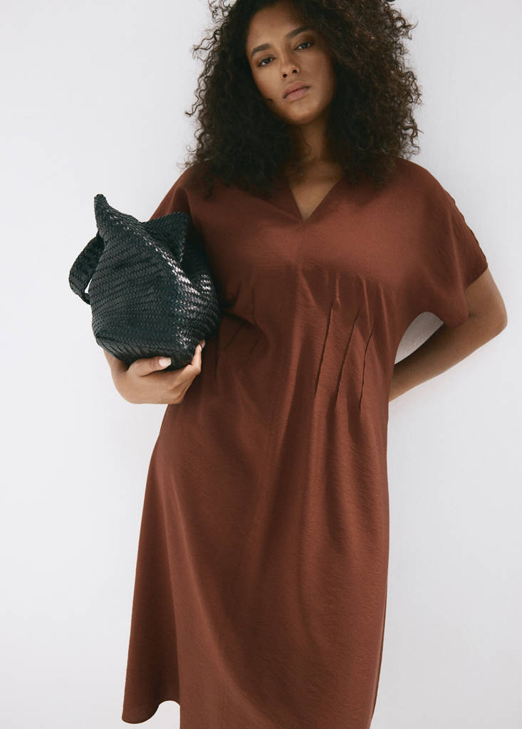 Ruched V-neck dress — Chocolate