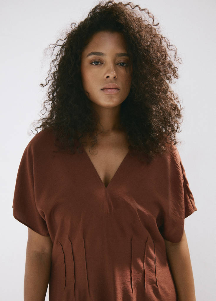 Ruched V-neck dress — Chocolate