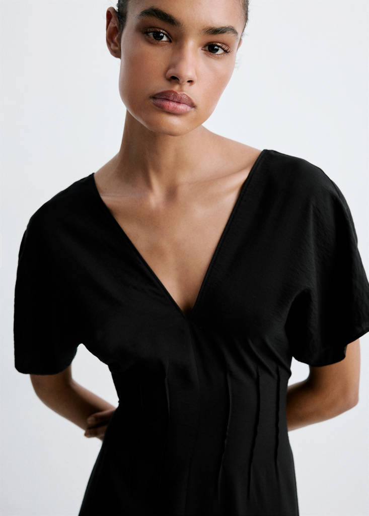 Ruched V-neck dress — Black