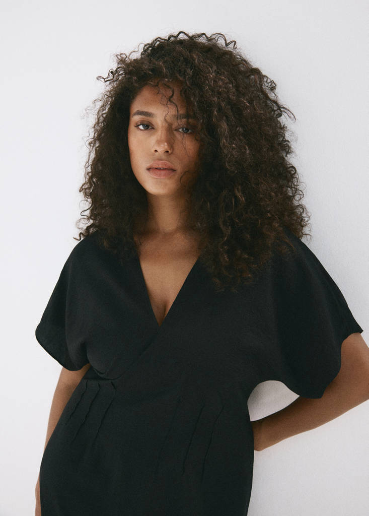 Ruched V-neck dress — Black