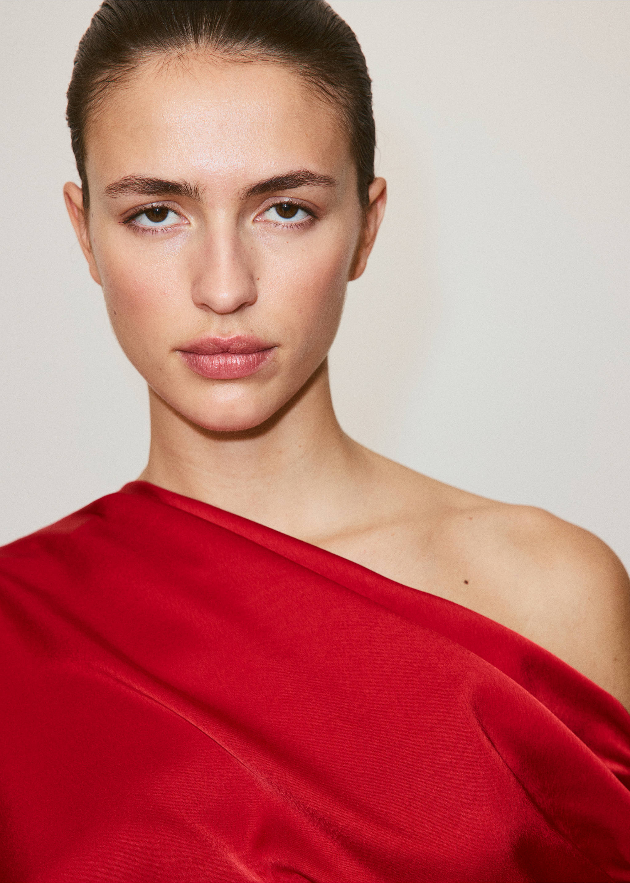 Robe satinée asymétrique - Détail de l'article 1, Rouge. Ref: 37013869-01.