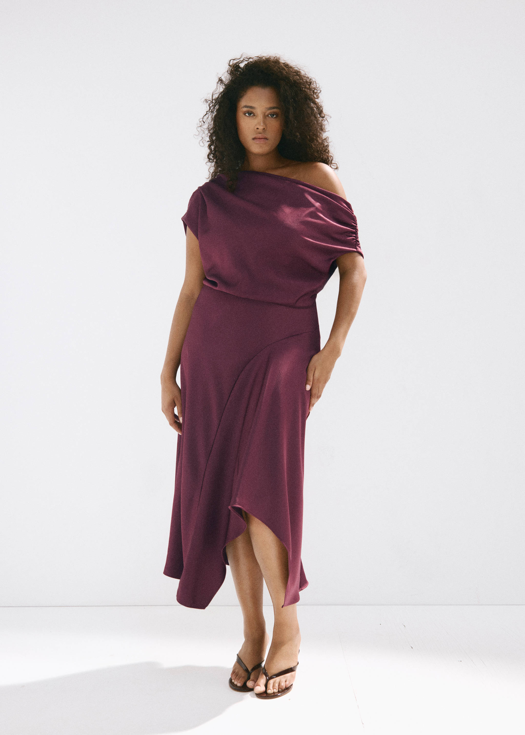 Asymmetrical satin dress - Details of the article 3