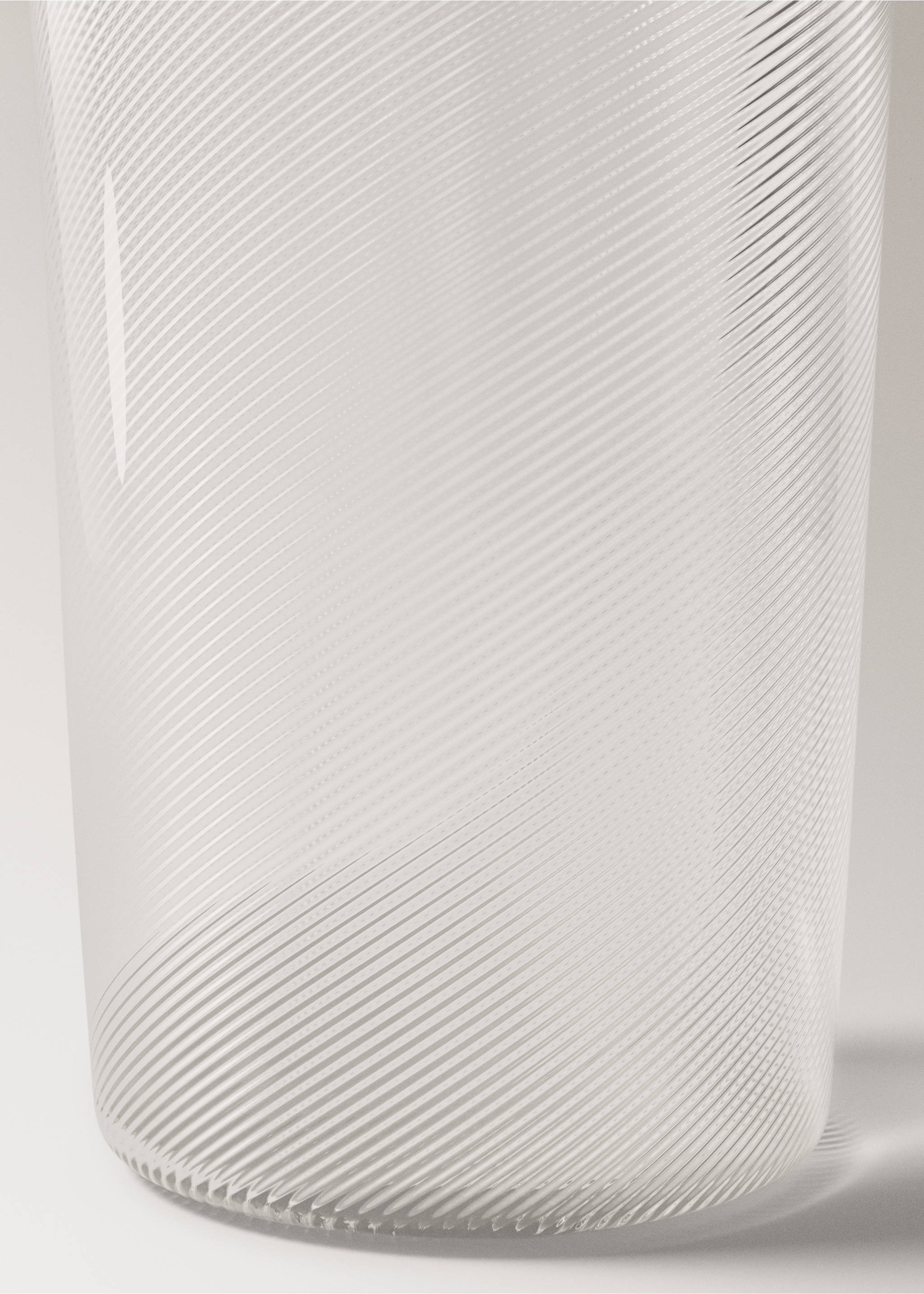 Medium textured glass vase - Details of the article 2, Black. Ref: 37013872-00.
