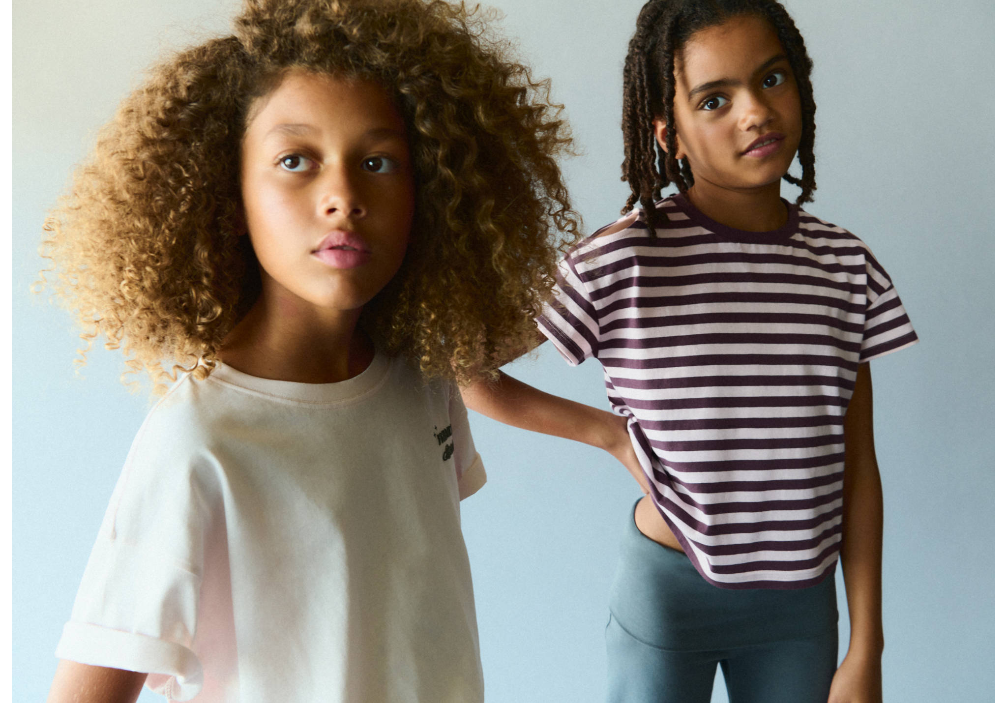 Striped T-shirt with cut-out detail - Panoramic plane