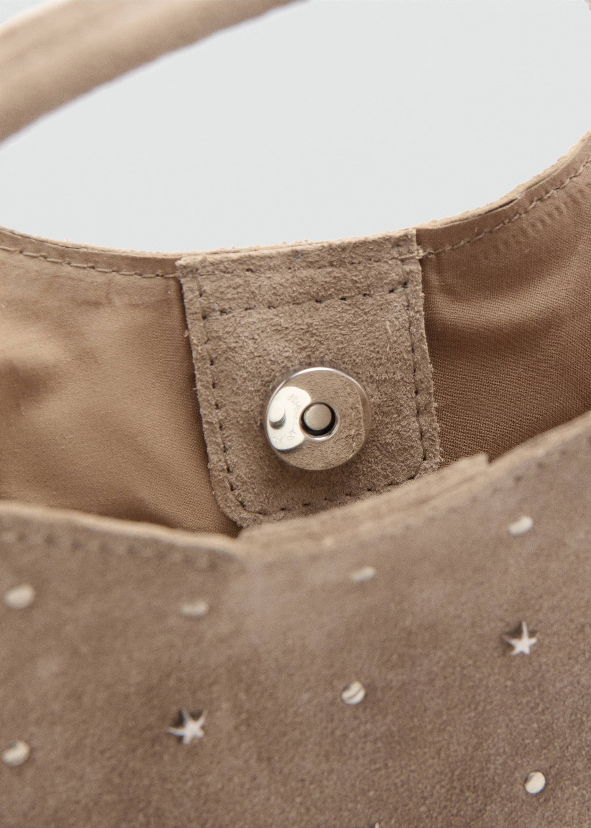 Stud leather bag - Details of the article 2, Sand. Ref: 37013879-00.