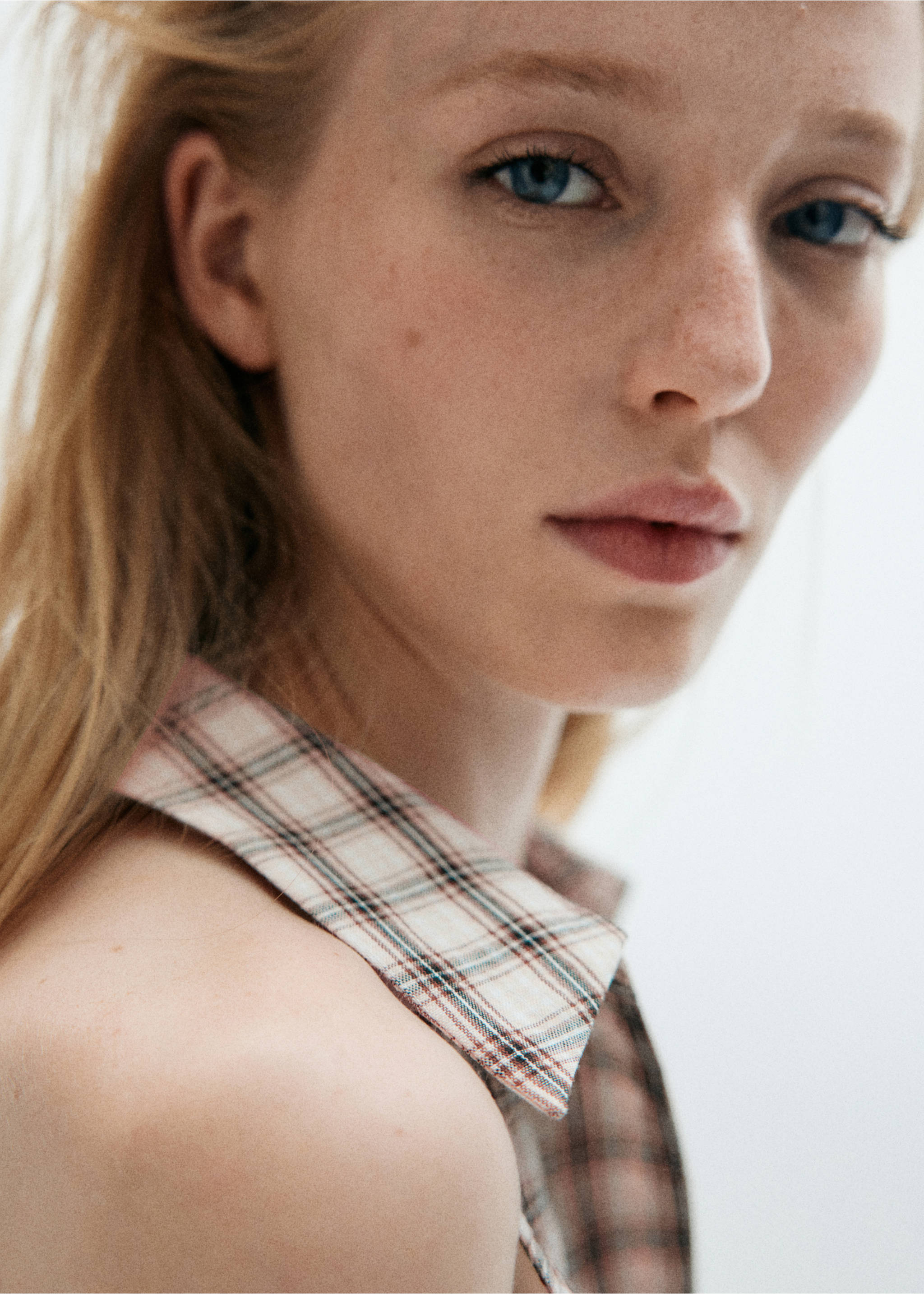 V-neck gathered blouse - Details of the article 1, Brown. Ref: 37014076-00.