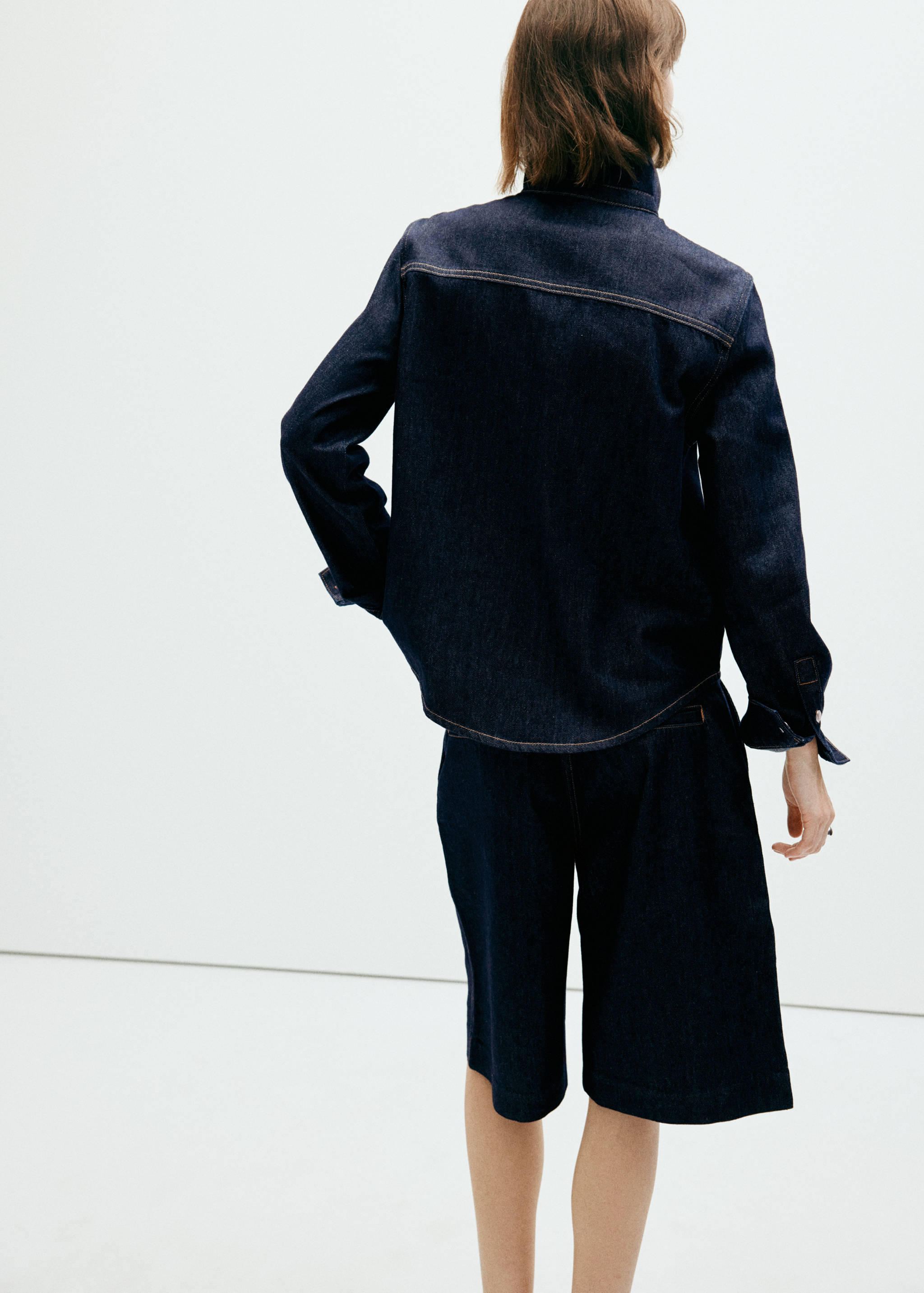 Denim shirt with pockets - Reverse of the article