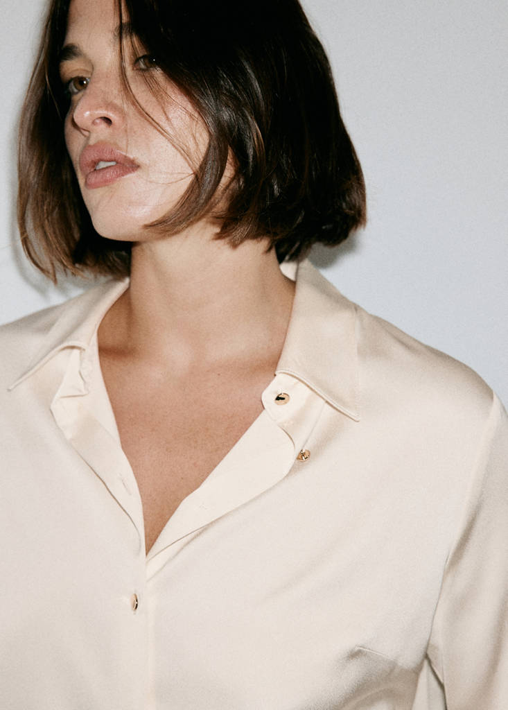 Satin finish flowy shirt — Ecru