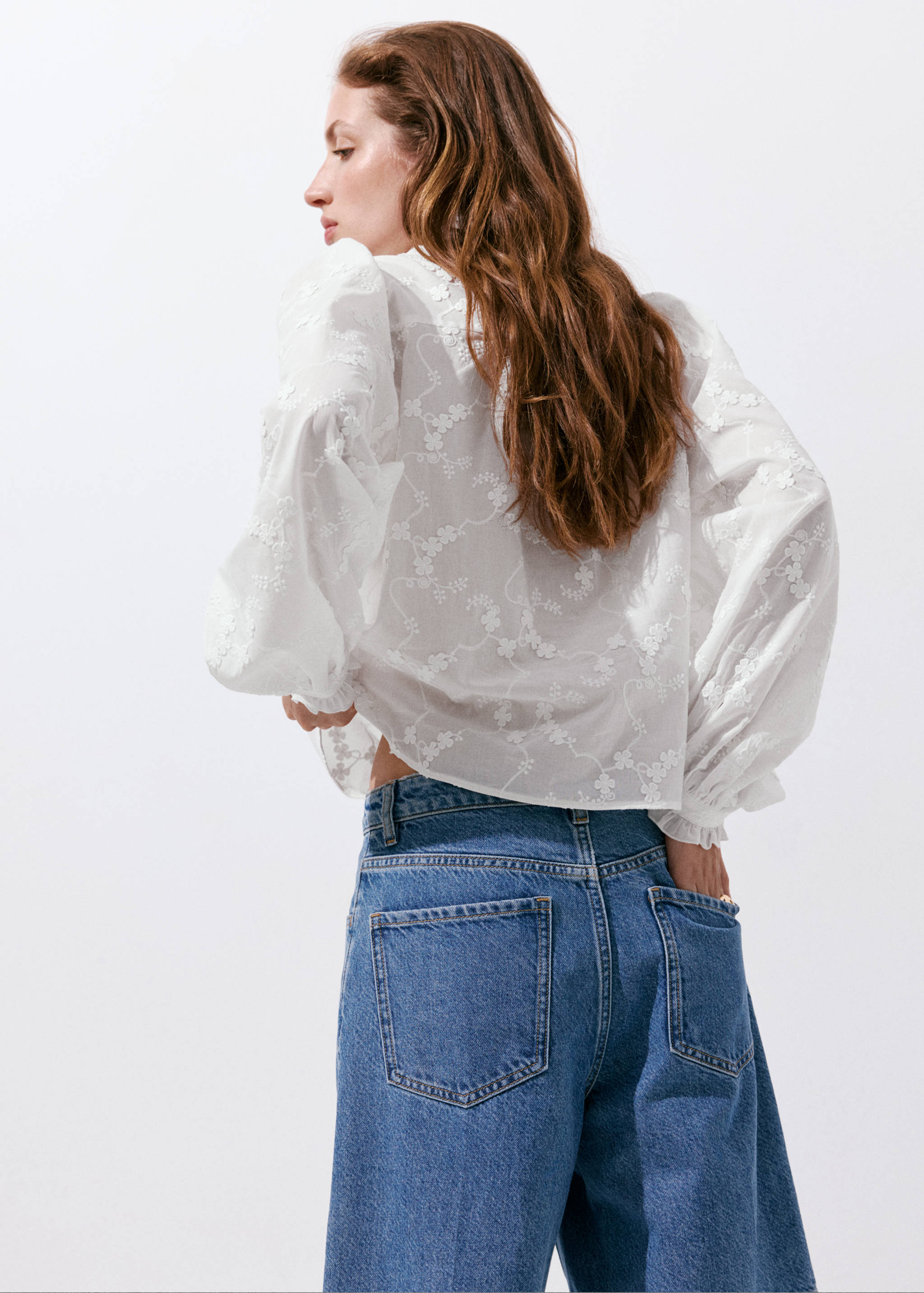 Blusa 100% algodón bordados florales - Reverso del artículo