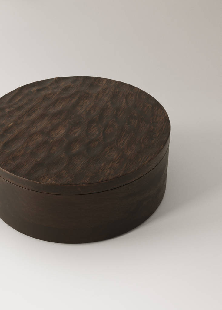 Small round carved wood box — Chocolate