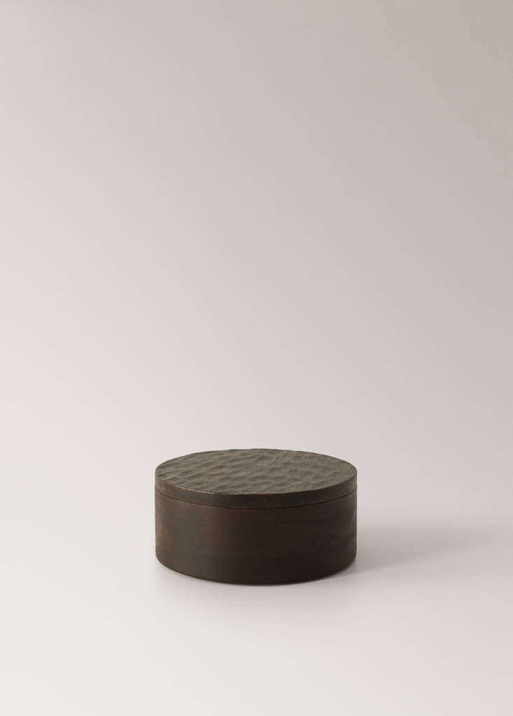 Small round carved wood box — Chocolate