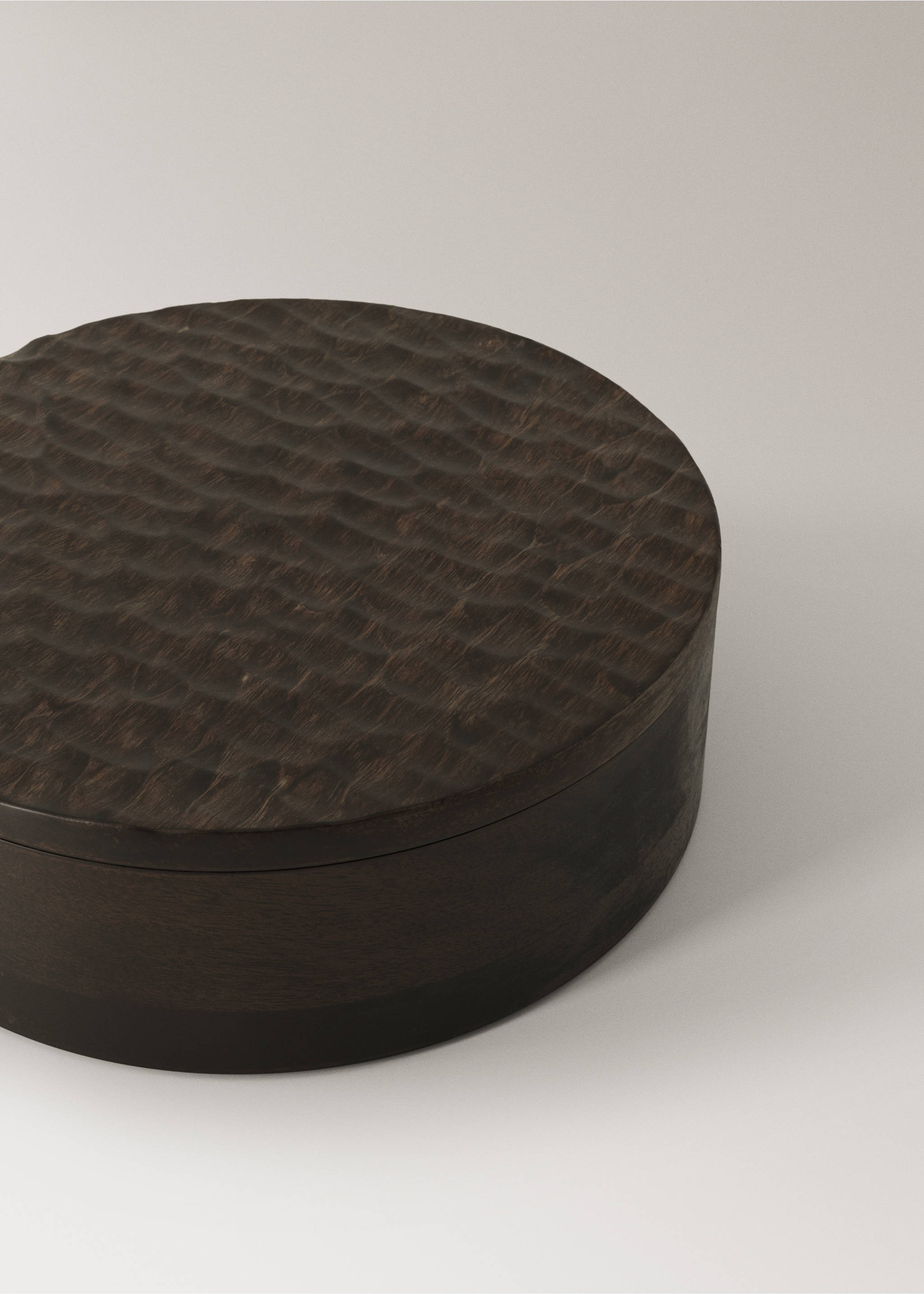 Small round carved wood box - Details of the article 1, Chocolate. Ref: 37014092-00.