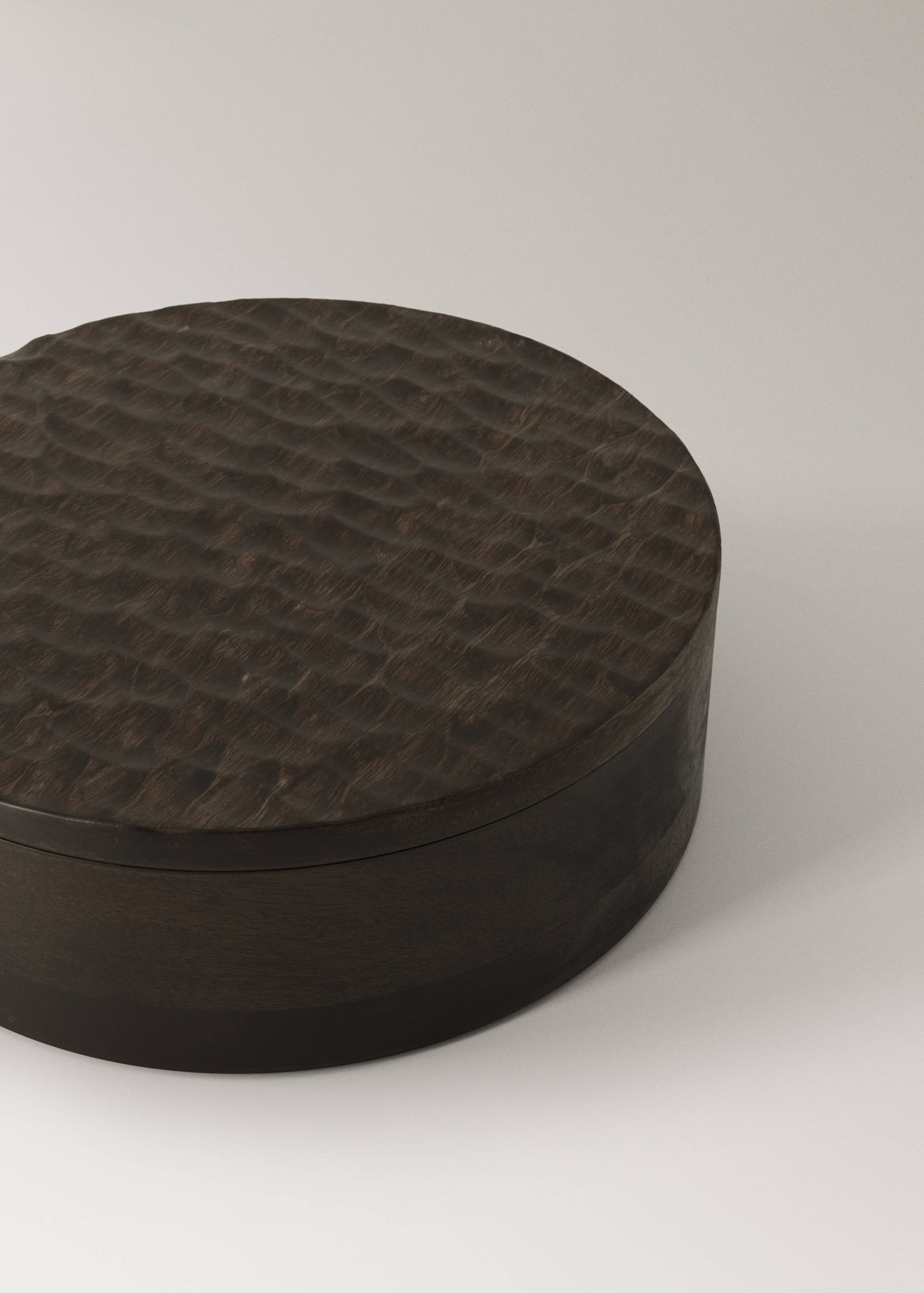 Small round carved wood box - Details of the article 1