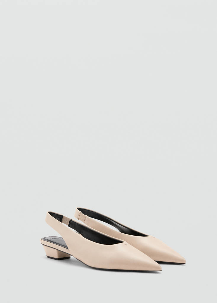 Pointe shoe — Ecru