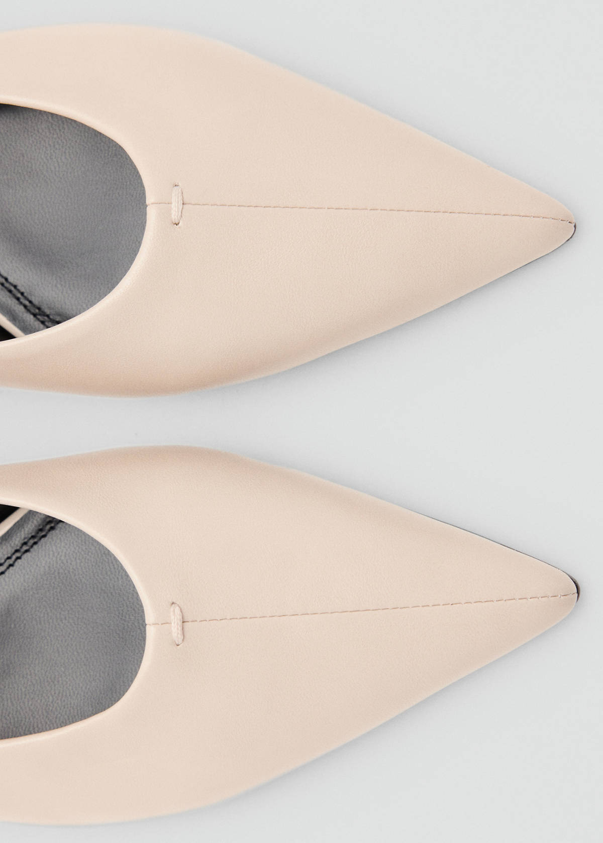 Pointed-toe shoe — Ecru