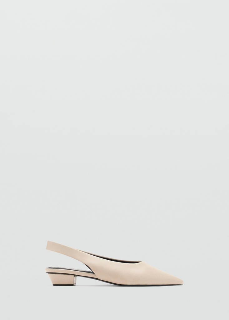 Pointe shoe — Ecru