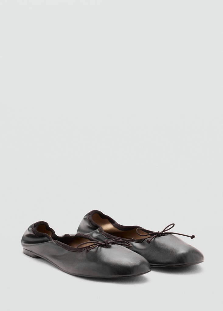 Ballet pump with elastic bow