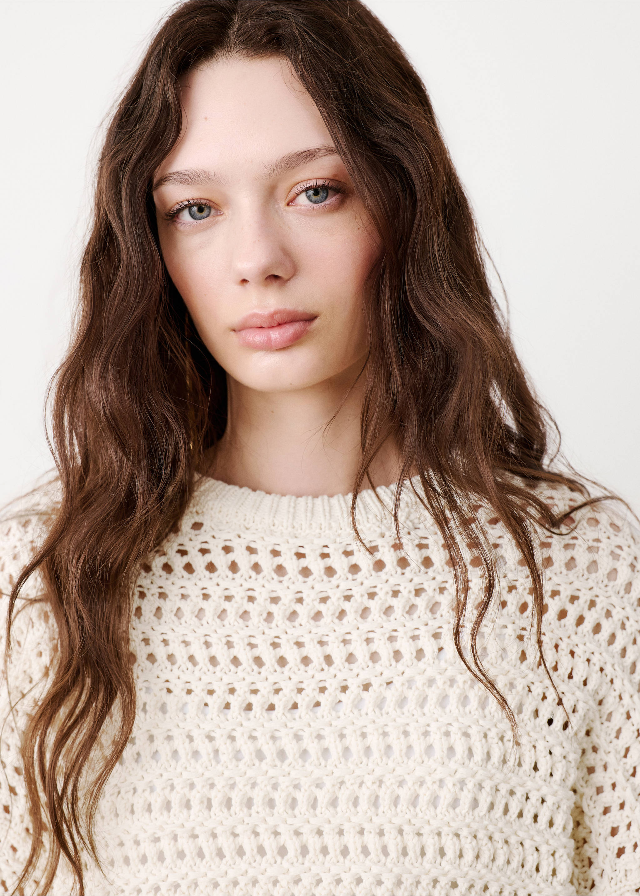 Long-sleeved crochet sweater - Details of the article 1, Off White. Ref: 37014100-00.